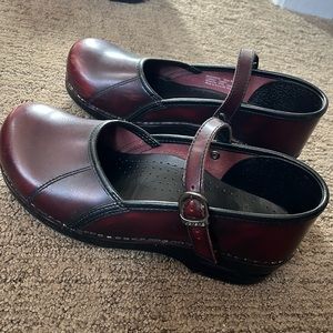 Size 40 Dansko Mary Jane clogs Wine color. Worn a few times, like new!